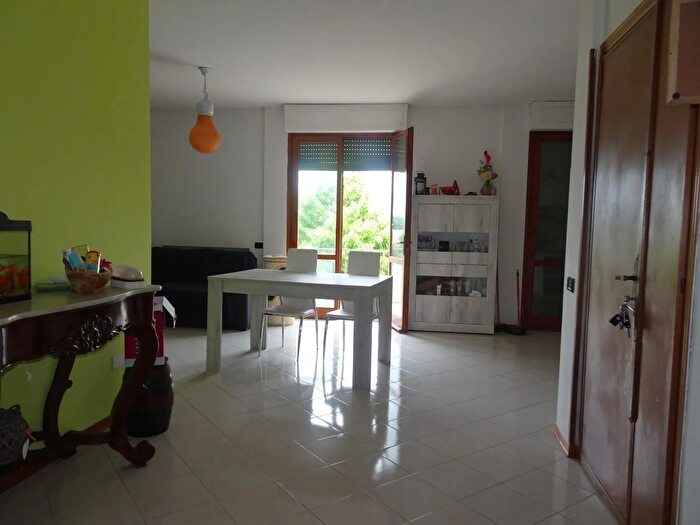 Appartamento con 5 locali in vendita in Via della Democrazia, Adrano