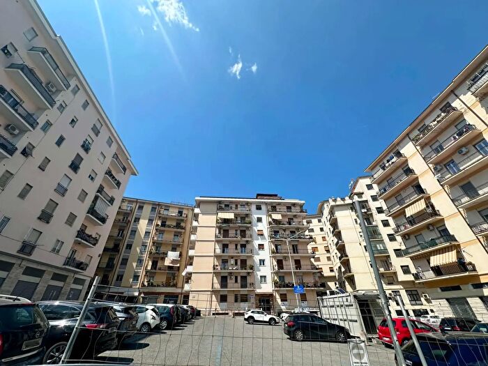 Appartamento trilocale in vendita in Via delle Medaglie d'Oro, Cosenza