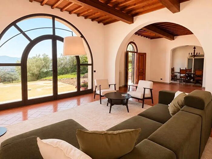 Casa con 9 locali in affitto in Via di Mosciano, Scandicci