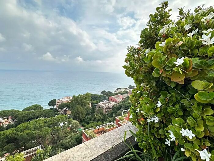 Appartamento con 6 locali in vendita in Via della Rotonda, Arenzano