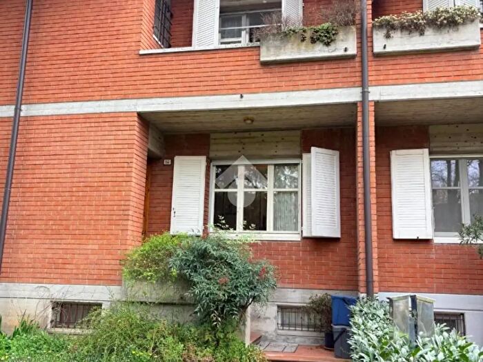 Casa con 7 locali in vendita in Villa a Schiera Centrale Biagio Pascal, Reggio Emilia