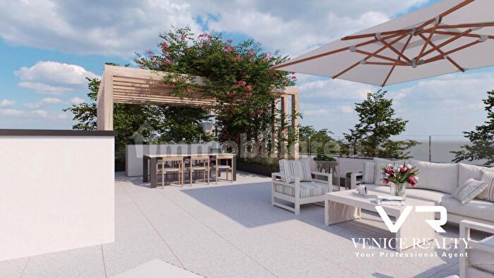 Appartamento quadrilocale in vendita in Viale Giuseppe Garibaldi, Venezia