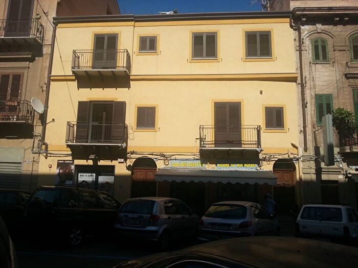 Appartamento bilocale in affitto in Via Carini, Politeama Ruggiero Settimo, Palermo