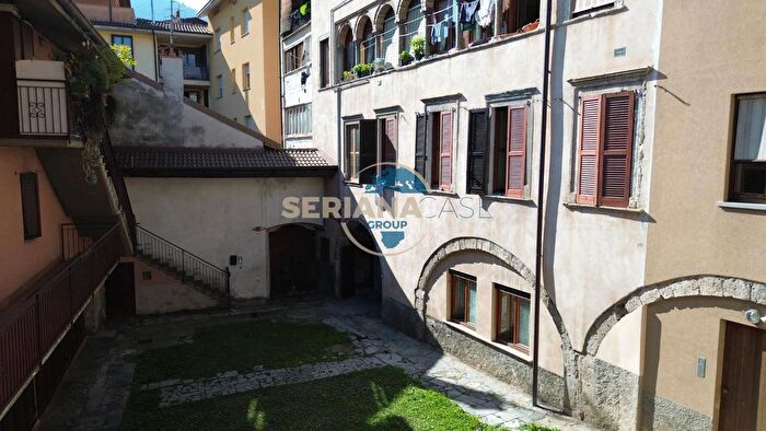 Appartamento con 5 locali in vendita in Via Giuseppe Verdi, Gazzaniga