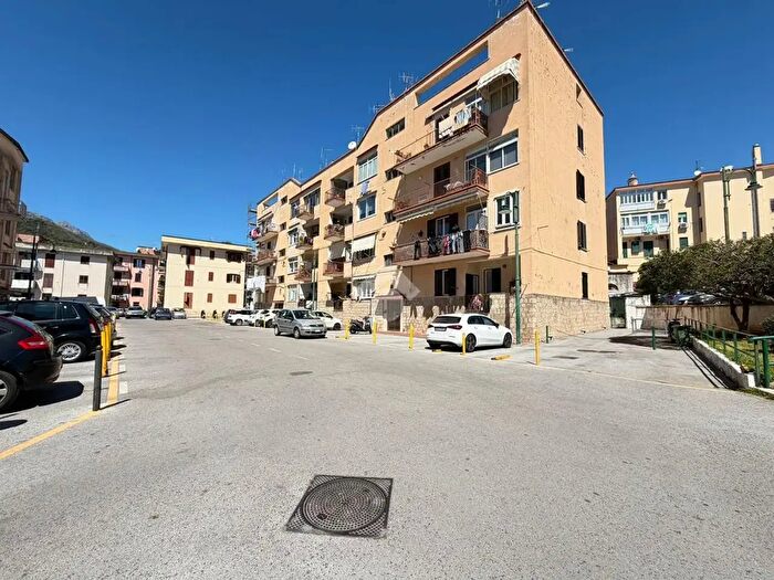 Appartamento trilocale in vendita in Via Mazzini, Vietri Sul Mare