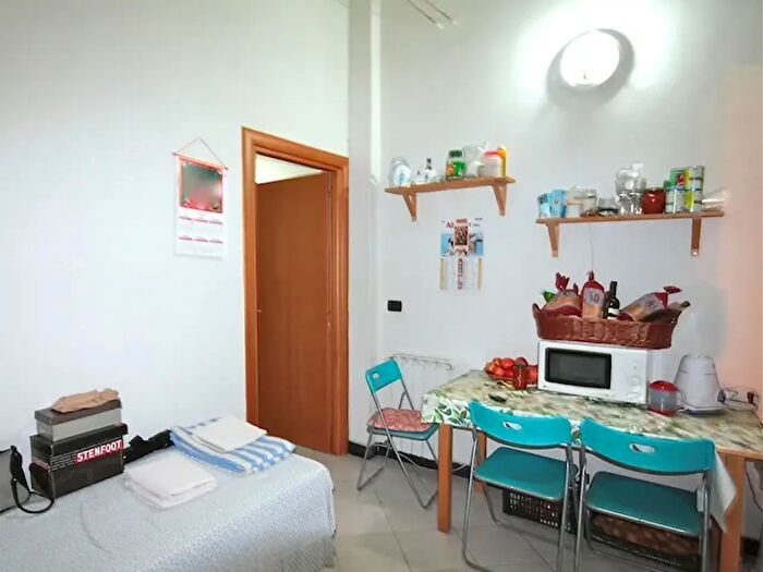 Appartamento bilocale in affitto in Vico Chiuso dei Cinque Santi, Genova
