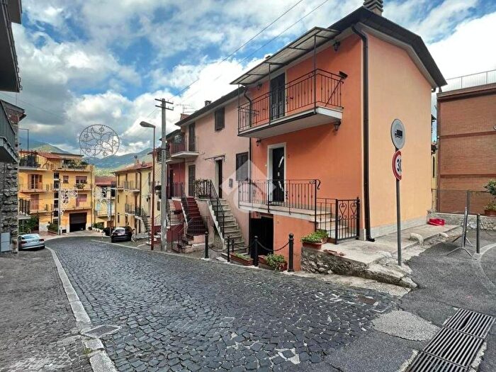 Appartamento quadrilocale in affitto in Via Borgo S Antonio, Centro, Roccagorga