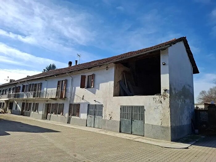 Casa con 10 locali in vendita in Via Cecchin, Asti
