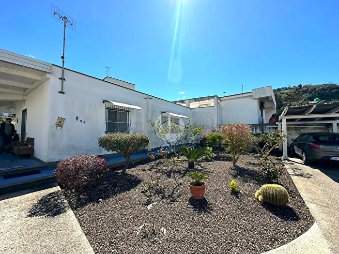 Casa trilocale in vendita in Via Mercato di Sabato, Bacoli