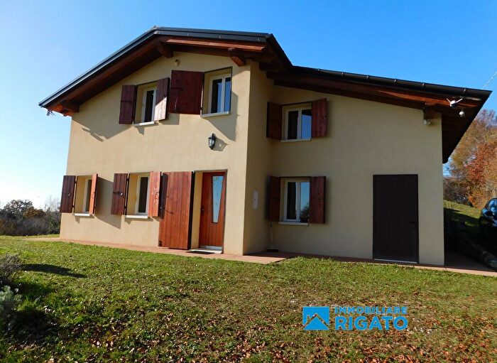 Casa quadrilocale in vendita in Borso Del Grappa