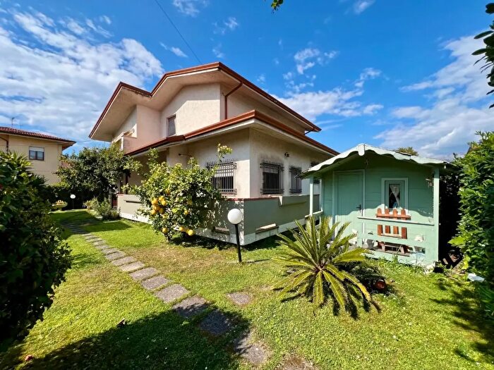 Casa con 7 locali in vendita in RomaVia Muro dei Frati DirMare, Massa