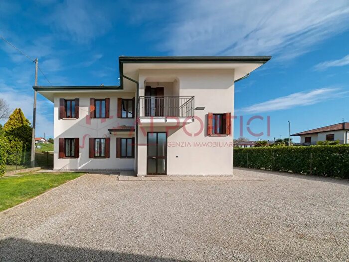 Casa quadrilocale in vendita in Via Venticinque Aprile, Camponogara