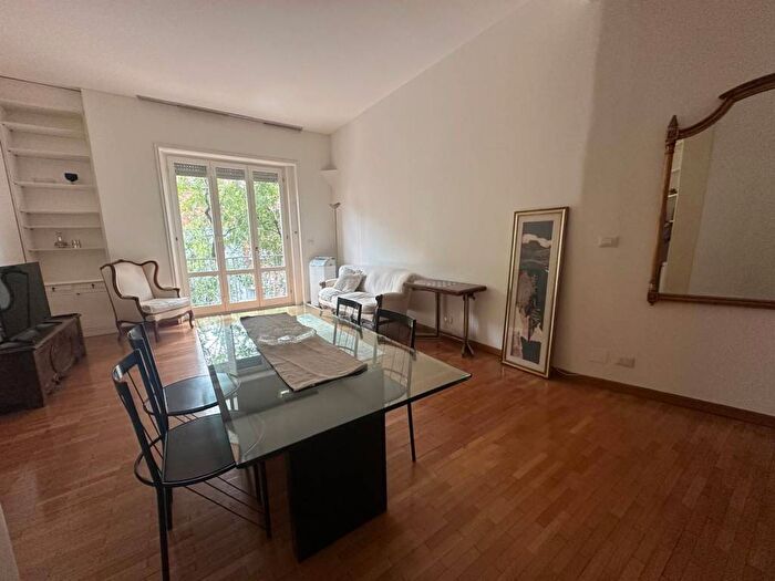 Appartamento trilocale in affitto in Ticinese, Milano