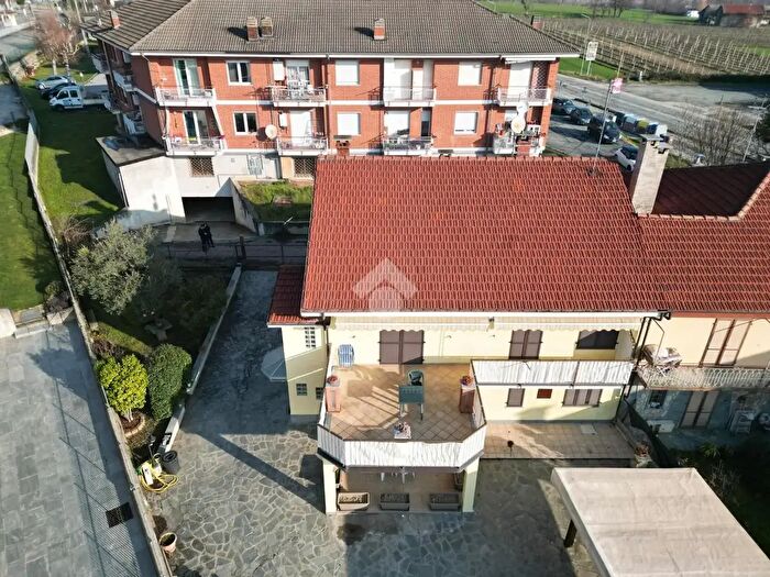 Casa con 10 locali in vendita in Via Bagnolo, Barge