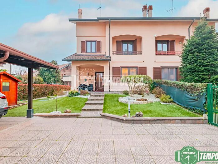 Appartamento con 6 locali in vendita in Via Manara Luciano, San Giuliano Milanese