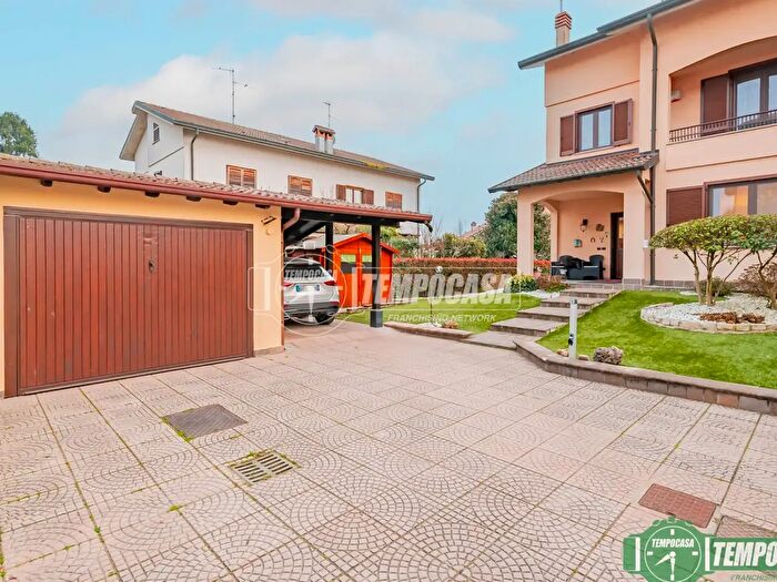 Case in Vendita e in Affitto - 2