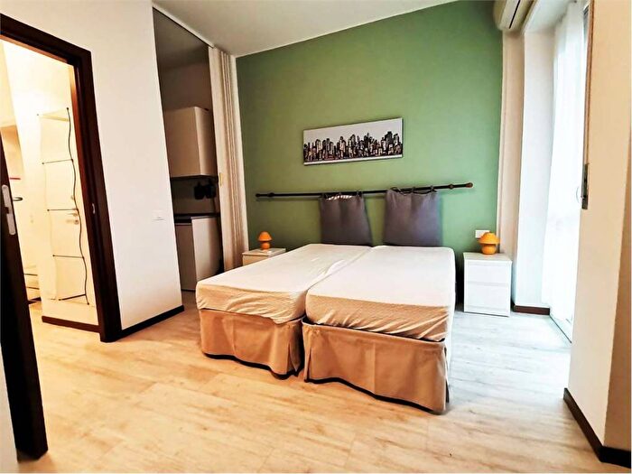 Appartamento monolocale in affitto in muratori, Porta Romana Medaglie dOro, Milano