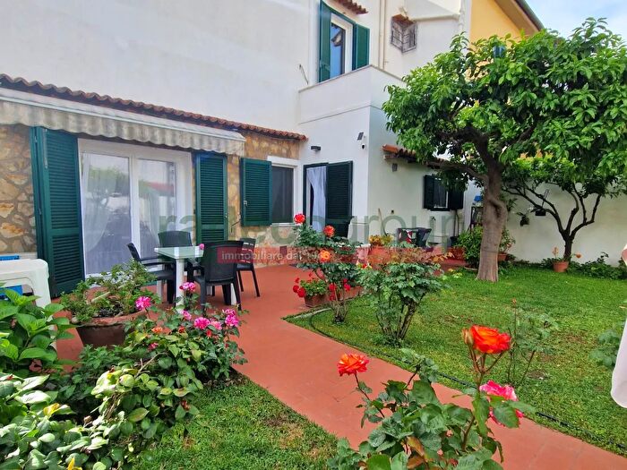 Casa con 7 locali in vendita in Via San Simone, Livorno