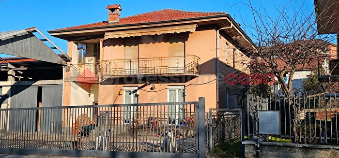 Casa con 10 locali in vendita in Via Palermo, Villar Perosa