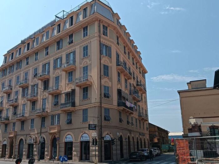 Appartamento con 5 locali in affitto in Via Angelo Siffredi, Sestri Ponente, Genova