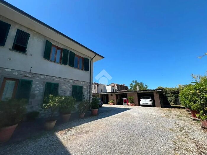 Casa con 5 locali in vendita in Viale Europa, Capannori
