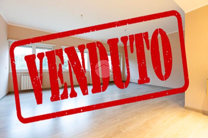 Appartamento trilocale in vendita in Via Pieve di Cadore, Roma