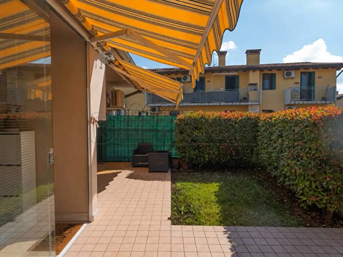 Appartamento con 6 locali in vendita in Via Padova, Dueville