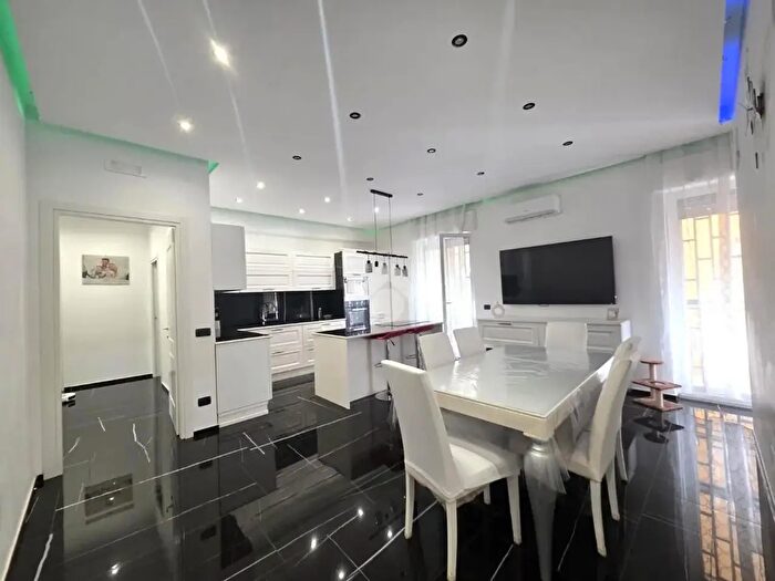 Appartamento quadrilocale in vendita in Via Maresca, Torre Del Greco