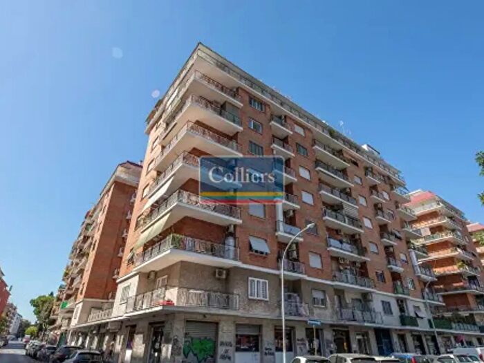 Appartamento quadrilocale in vendita in Via Claudio Asello, Roma