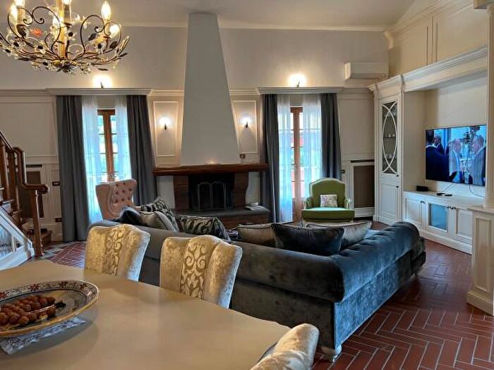 Casa con 6 locali in vendita in Via Forni, Seravezza