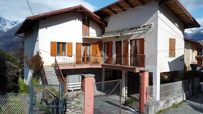 Casa con 5 locali in vendita in Via Roma, Gravere