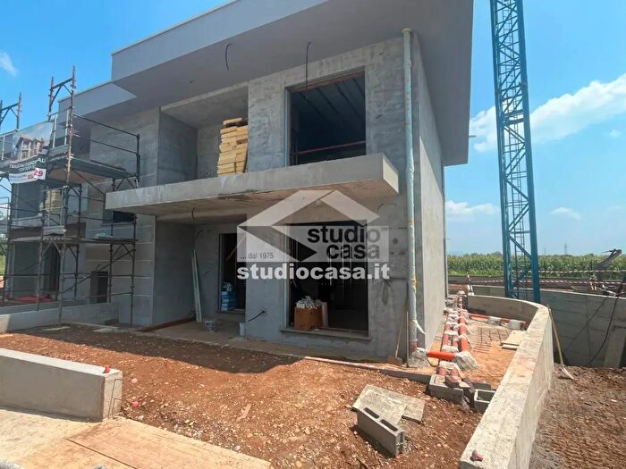 Appartamento trilocale in vendita in Via Serio, Zanica