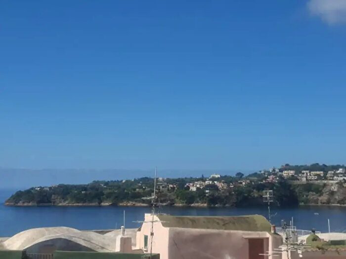 Appartamento quadrilocale in vendita in Via Principe Umberto, Procida