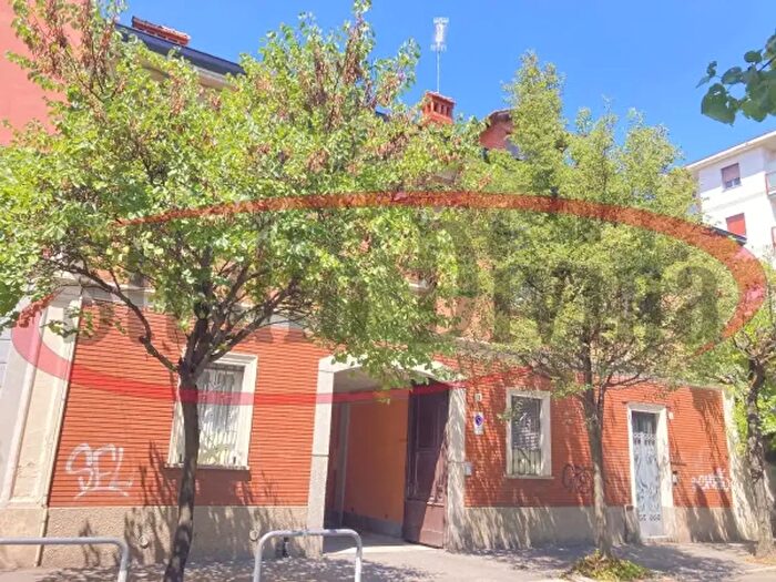 Appartamento quadrilocale in vendita in Via Nino dall'Oro, Lodi