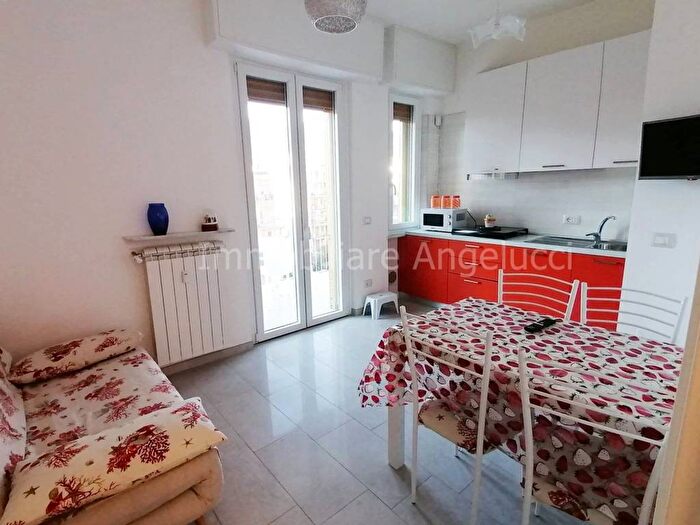 Appartamento bilocale in affitto in Via Montevideo, Borghetto Santo Spirito