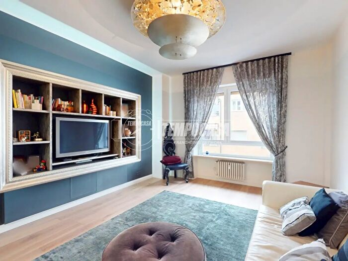 Appartamento quadrilocale in vendita in Via Rovereto, Torino