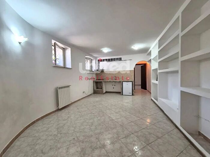 Appartamento bilocale in vendita in Via Soverzene, Roma