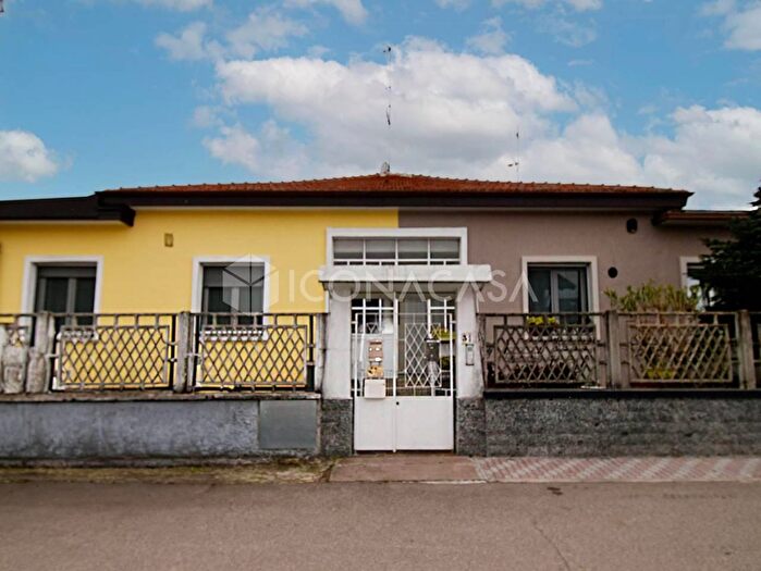 Casa trilocale in vendita in Via Mantova, Canegrate