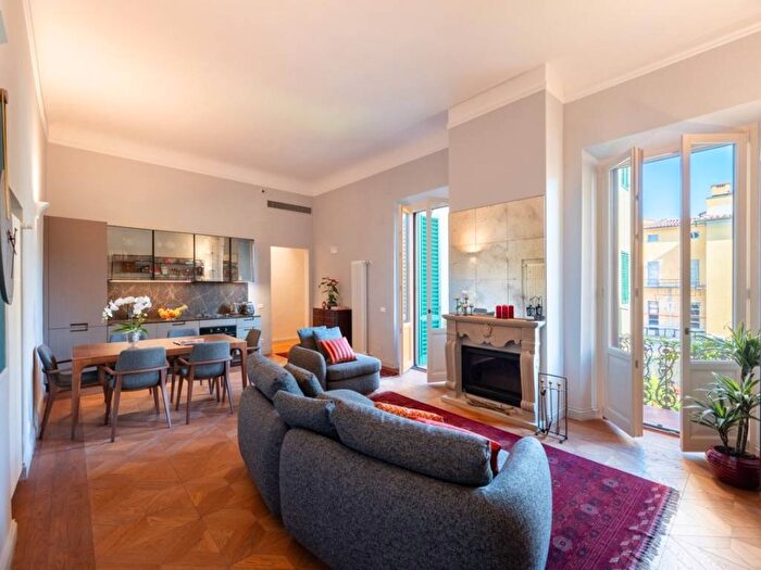 Appartamento quadrilocale in affitto in Via Camillo Benso di Cavour, San Marco SS Annunziata, Firenze