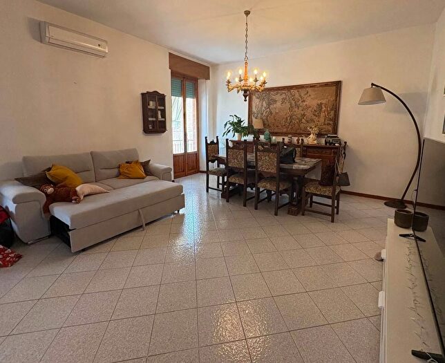 Appartamento con 5 locali in affitto in Torrita Di Siena