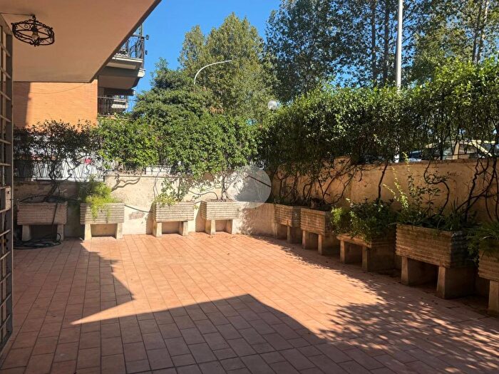 Appartamento quadrilocale in vendita in Via Renato Fucini, Roma