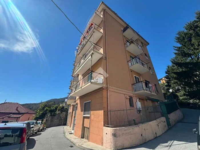 Appartamento trilocale in vendita in Salita Inferiore di Murta, Genova