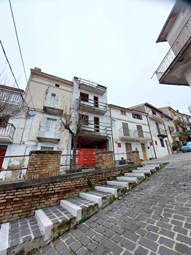 Casa con 6 locali in vendita in Via Ovidio Publio Nasone, Castel Frentano