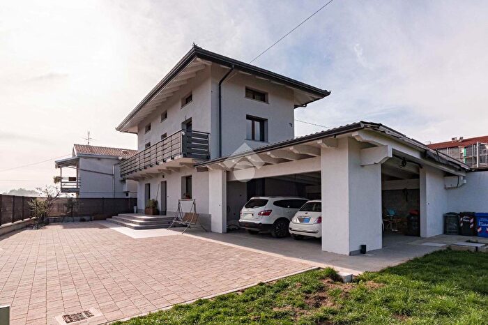 Casa quadrilocale in vendita in Via Monea, Nole