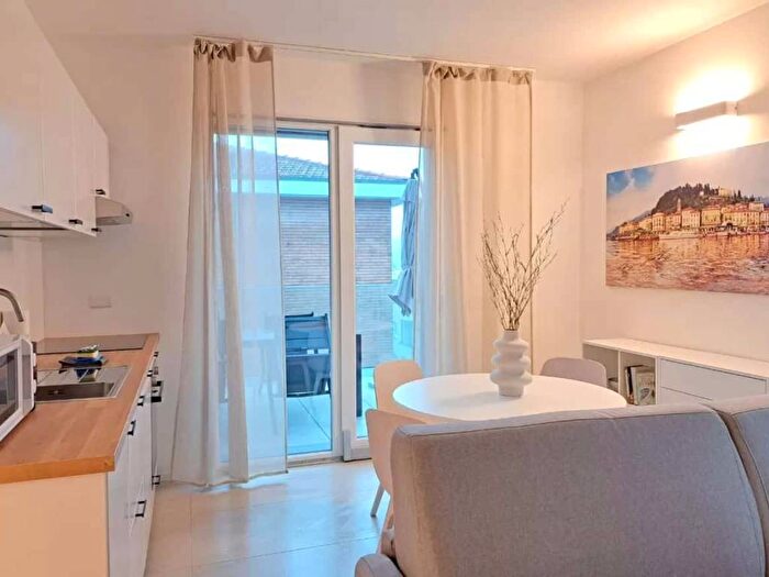 Appartamento bilocale in affitto in Via Bellinzona, Nino Bixio, Como