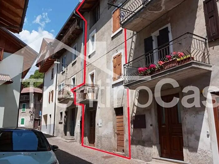 Casa con 10 locali in vendita in Via Saverio, Valdaone