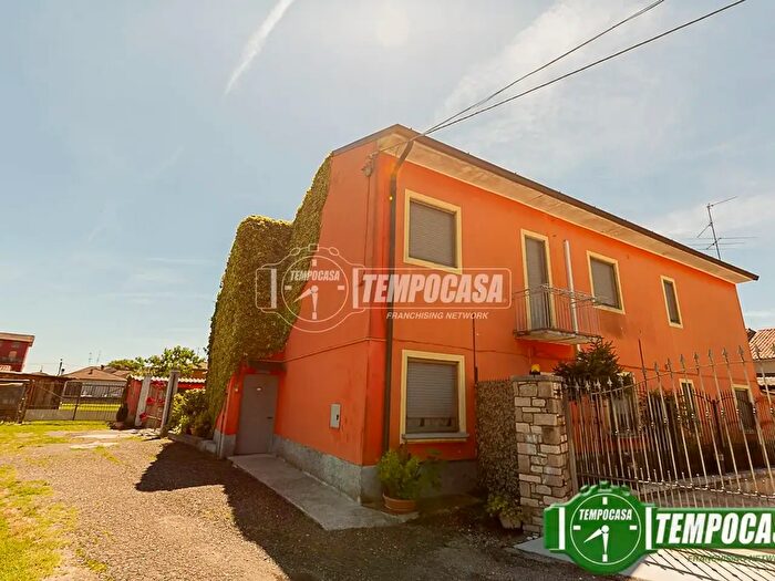 Casa quadrilocale in vendita in Via Sant'Anna, Palazzo Pignano