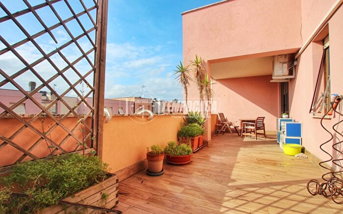 Appartamento quadrilocale in vendita in Via Giacomo E Sergio Russi, Ancona