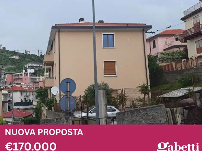 Appartamento con 5 locali in vendita in Via Gozo, Savona