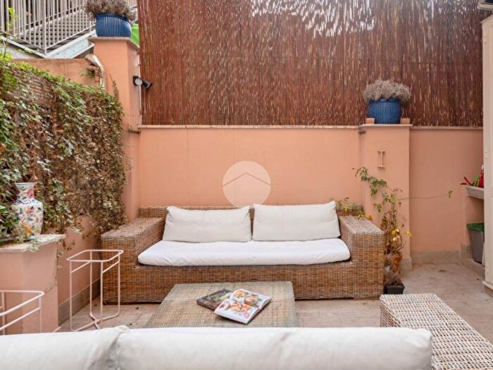 Appartamento con 5 locali in affitto in Via Milano, Monti, Roma